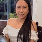 Profesor de español imparte clases a niños de todas las edades